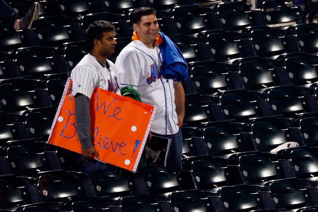 Mets fans leave<br>